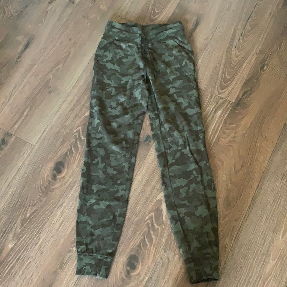 LuLuLemon Joggers, Size 4